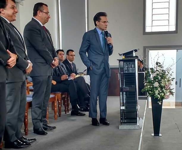 Bispo Samuel ministrando